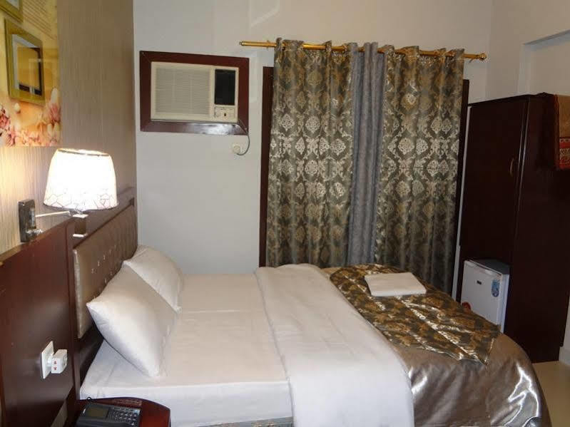 דובאי Al Sabkha Hotel מראה חיצוני תמונה